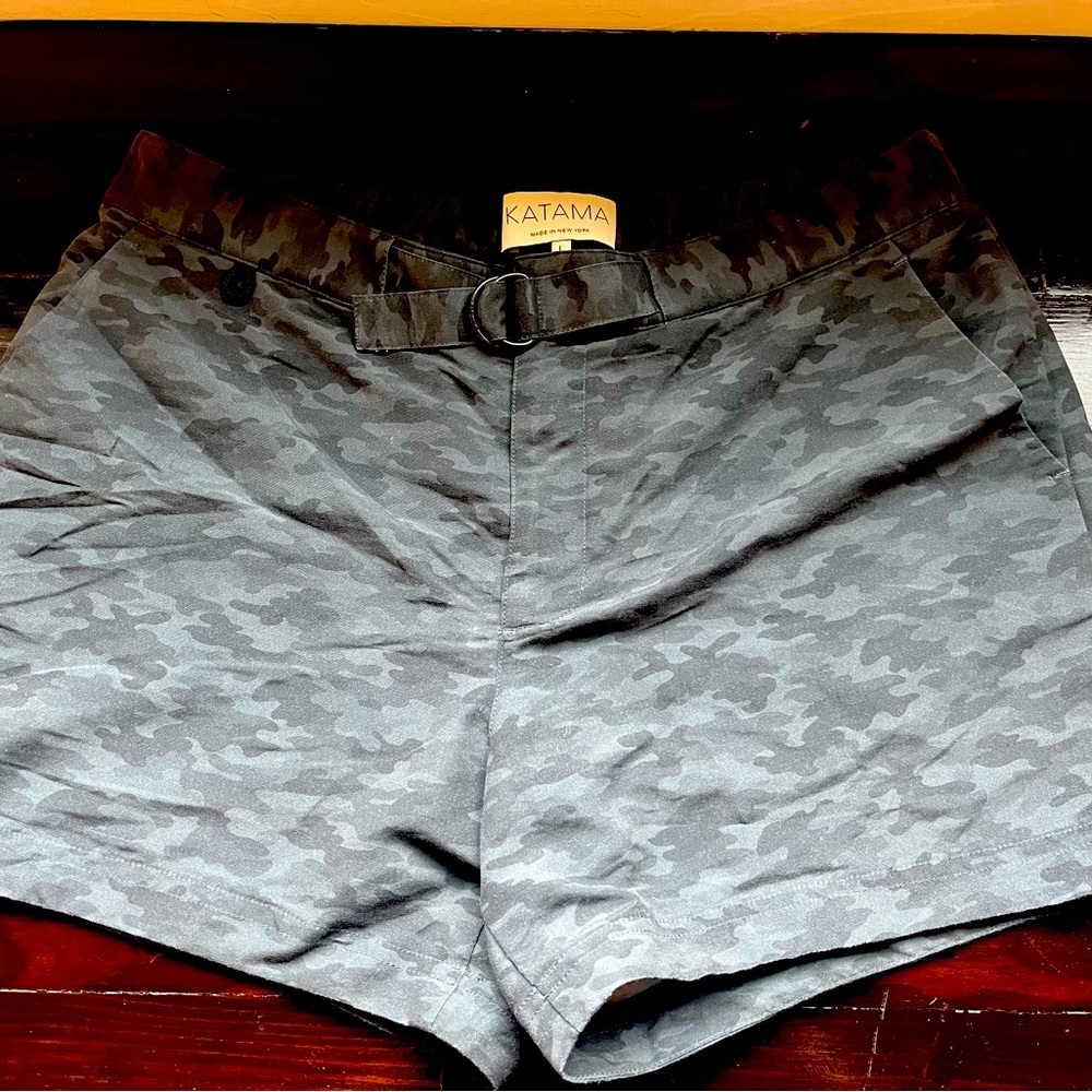 Katama men’s board shorts camo size Large